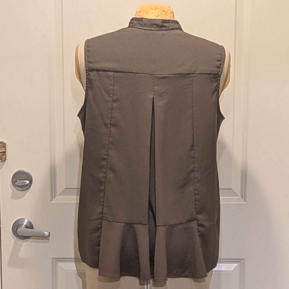 3/$30 EUC Lord & Taylor 1X Army Green Large Pleat Ruffle Back Tie Collar Top